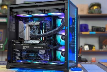 Gamer Builds Awesome Winter-Themed PC