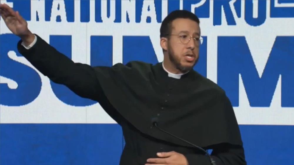 God Is a Geek Employees Resign After Owner Copies Elon Musks Nazi Salute