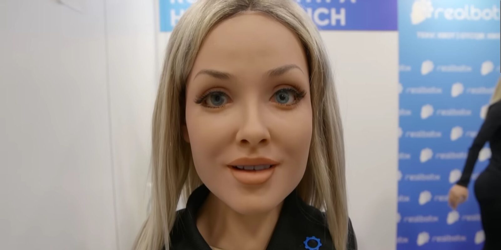 I Can’t Stop Laughing At The $175,000 Girlfriend Robot From CES