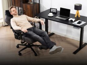 A Boulies marketing image showing someone reclining in its Master Rex chair