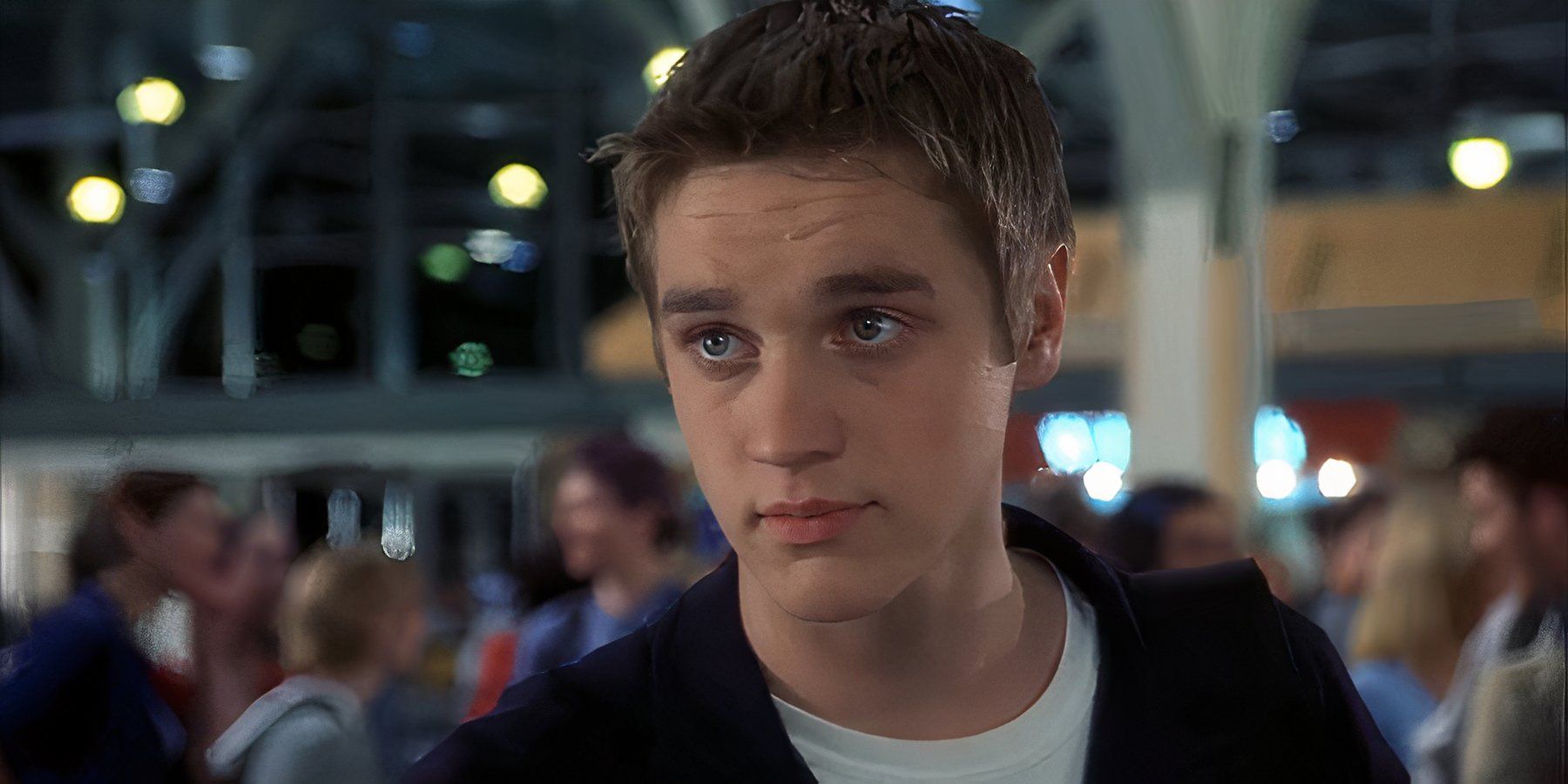 Alex Browning (Devon Sawa) in Final Destination