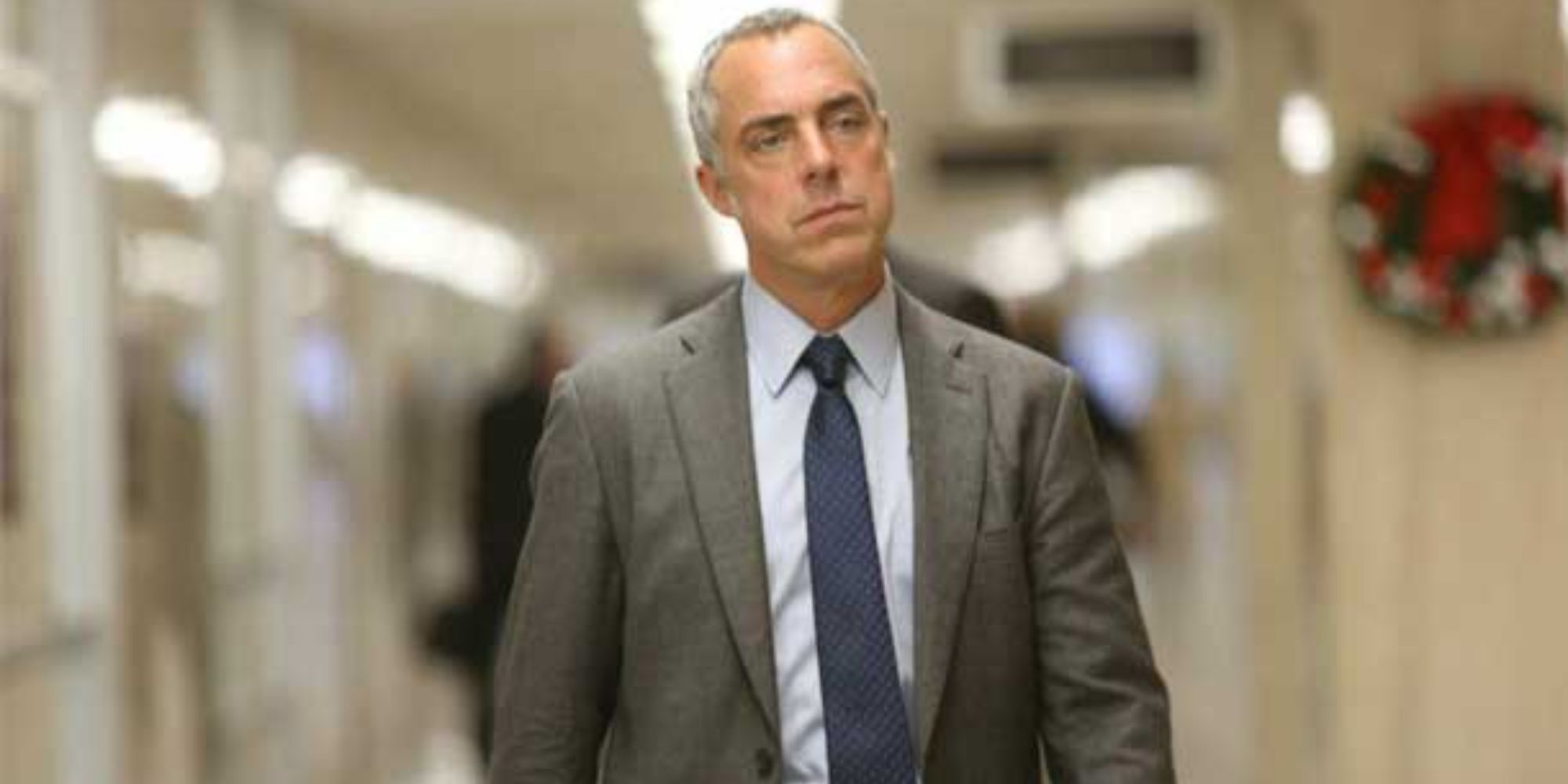 Harry Bosch in a suit