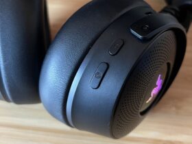 Close up on haptic and multi-function buttons on Razer Kraken V4 Pro right earcup