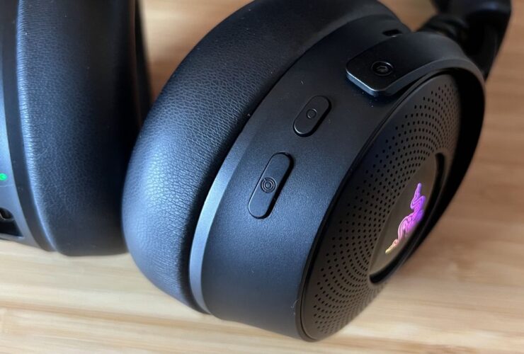 Close up on haptic and multi-function buttons on Razer Kraken V4 Pro right earcup