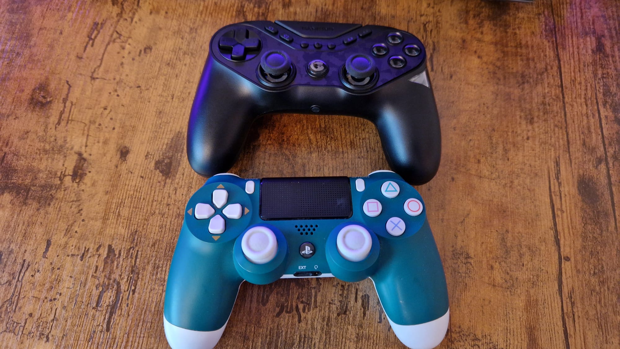 The GameSir Tarantula Pro lying above a DualShock 4