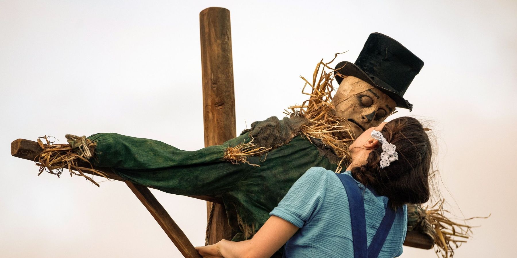 Pearl (Mia Goth) dances with a scarecrow in Pearl (2022)