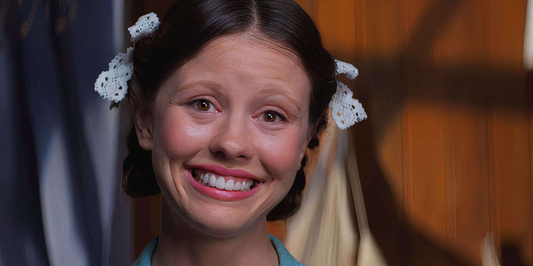 Pearl (Mia Goth) smiling at the end of Pearl (2022)