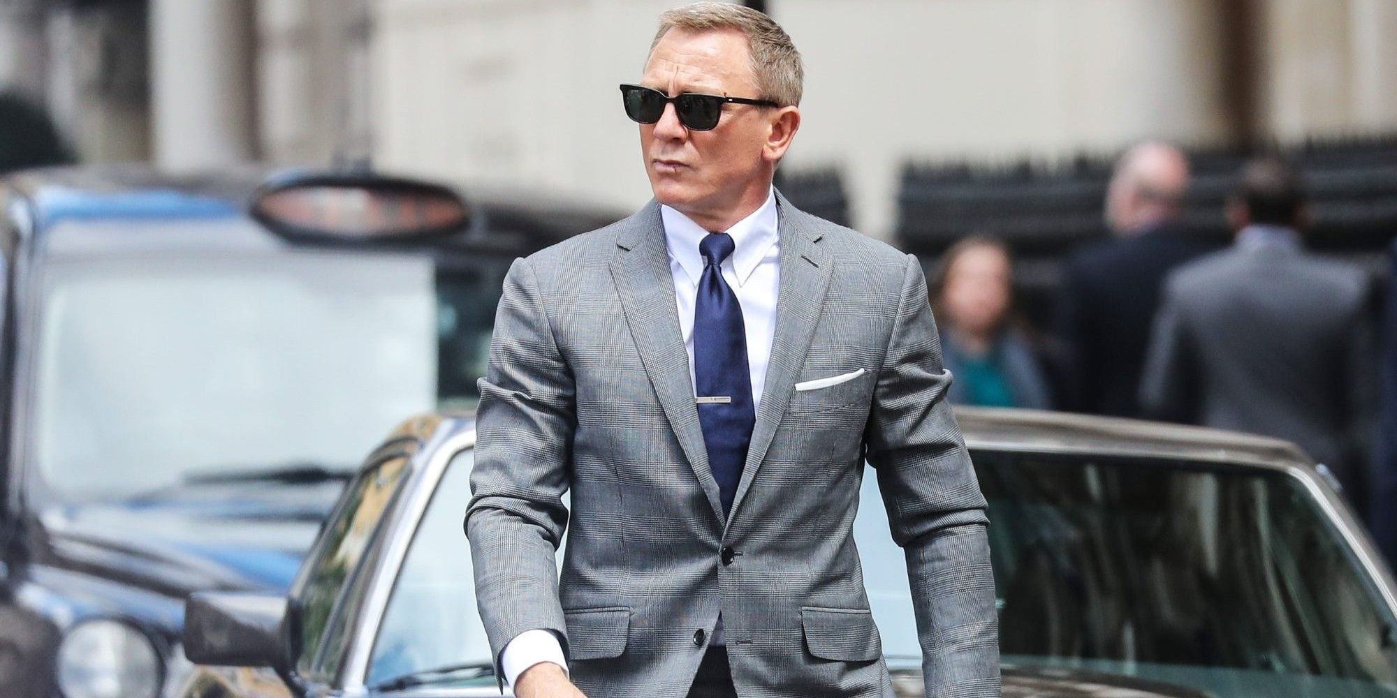 daniel craig as james bond wearing a grey suit