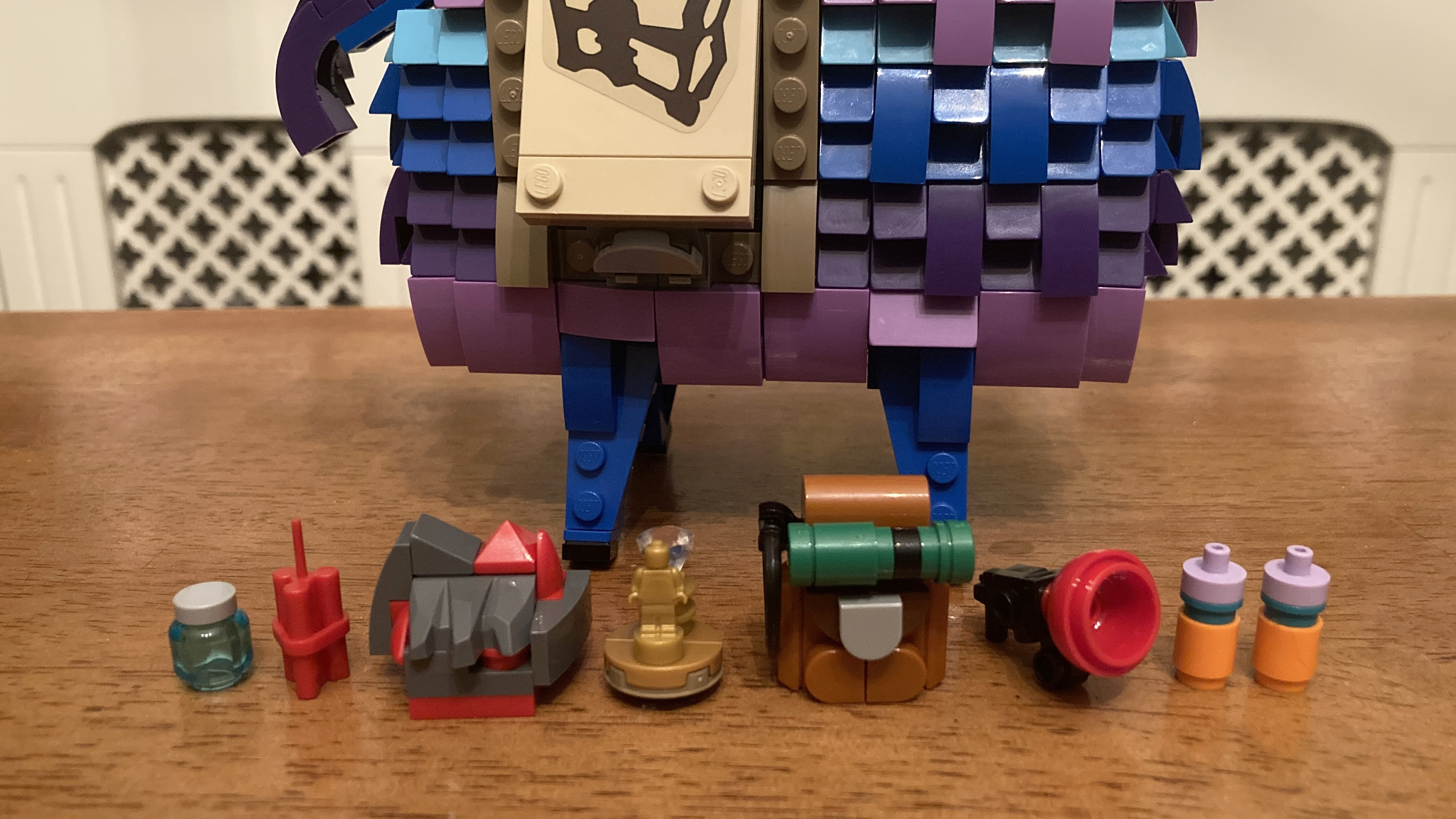 Hidden loot found inside the Lego Fortnite Supply Llama (77071)