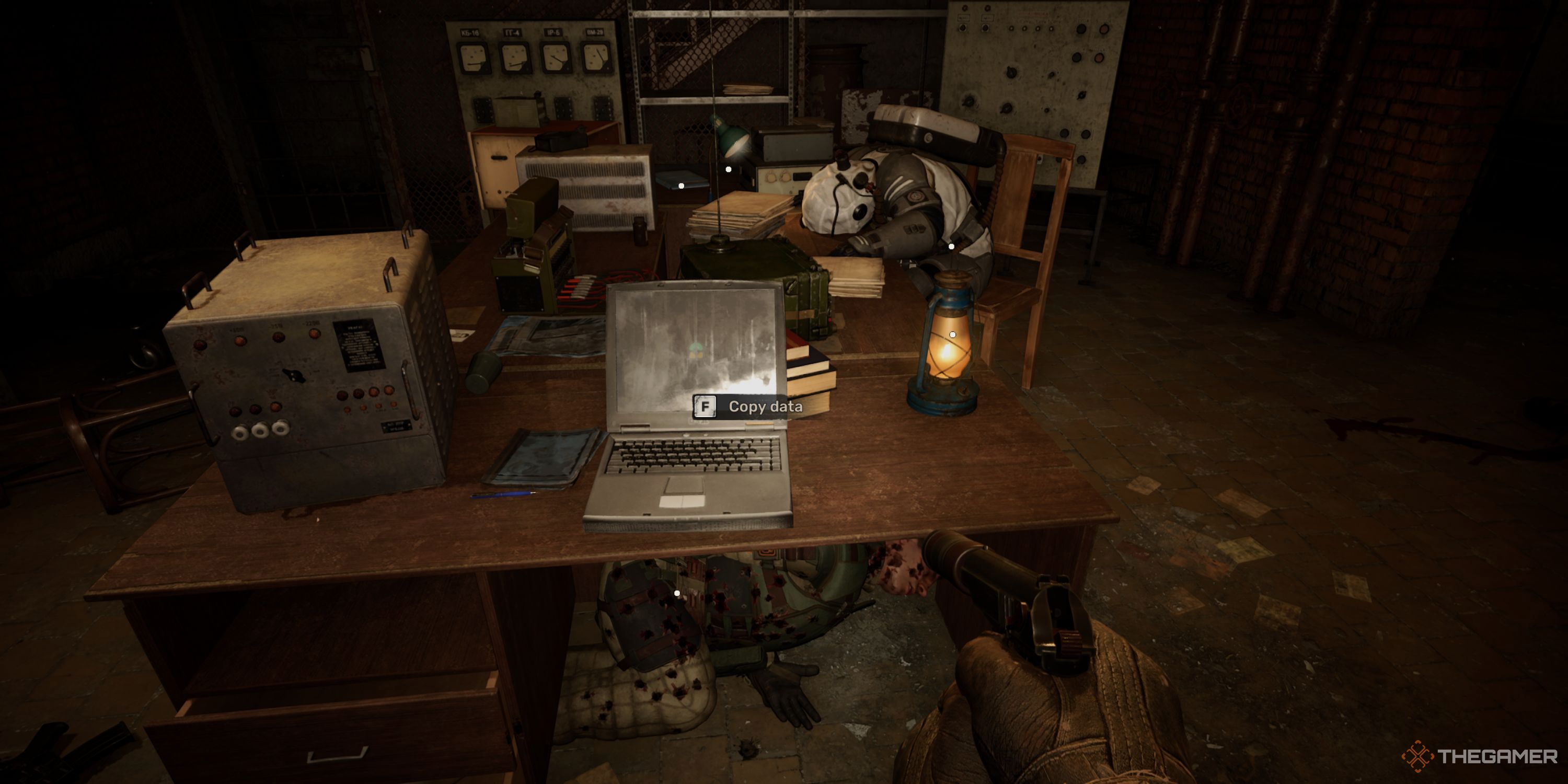 Skif standing in front of a laptop and a dead lieutenant with his silenced pistol equipped.