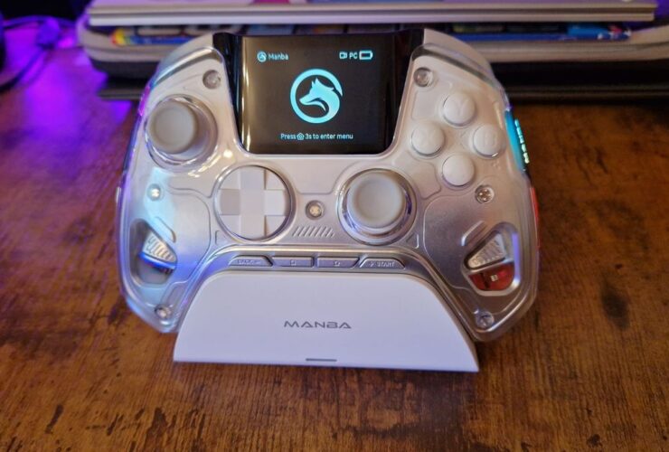 A Manba One review image showing the controller in its charging stand with its display on