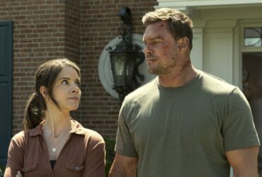 Sonya Cassidy and Alan Ritchson in Reacher season 3