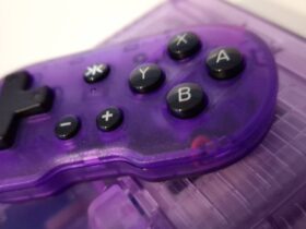 Photo taken by writer Rosalie Newcombe of the CRKD Atomic Purple ATOM bluetooth controller.