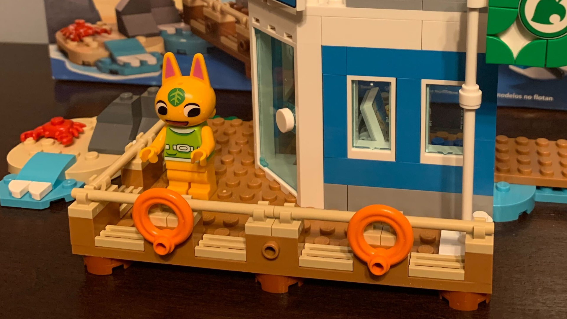 A close-up view of Tangy on the pier for the Fly with Dodo Airlines Lego set