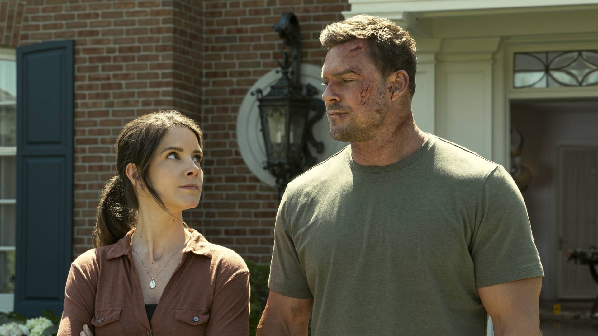 Alan Ritchson and Sonya Cassidy in Reacher season 3