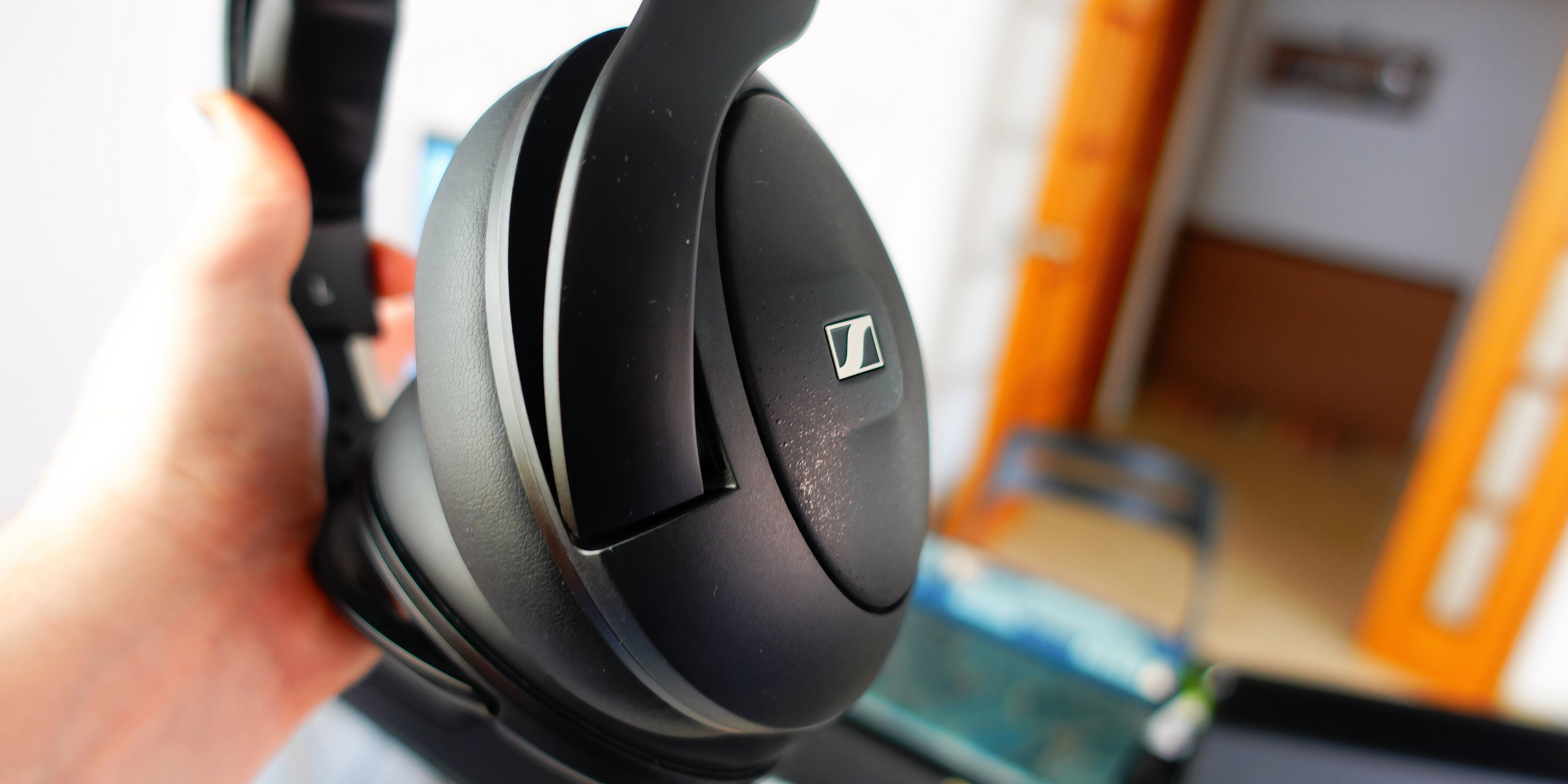 Sennheiser HD620S  earcup