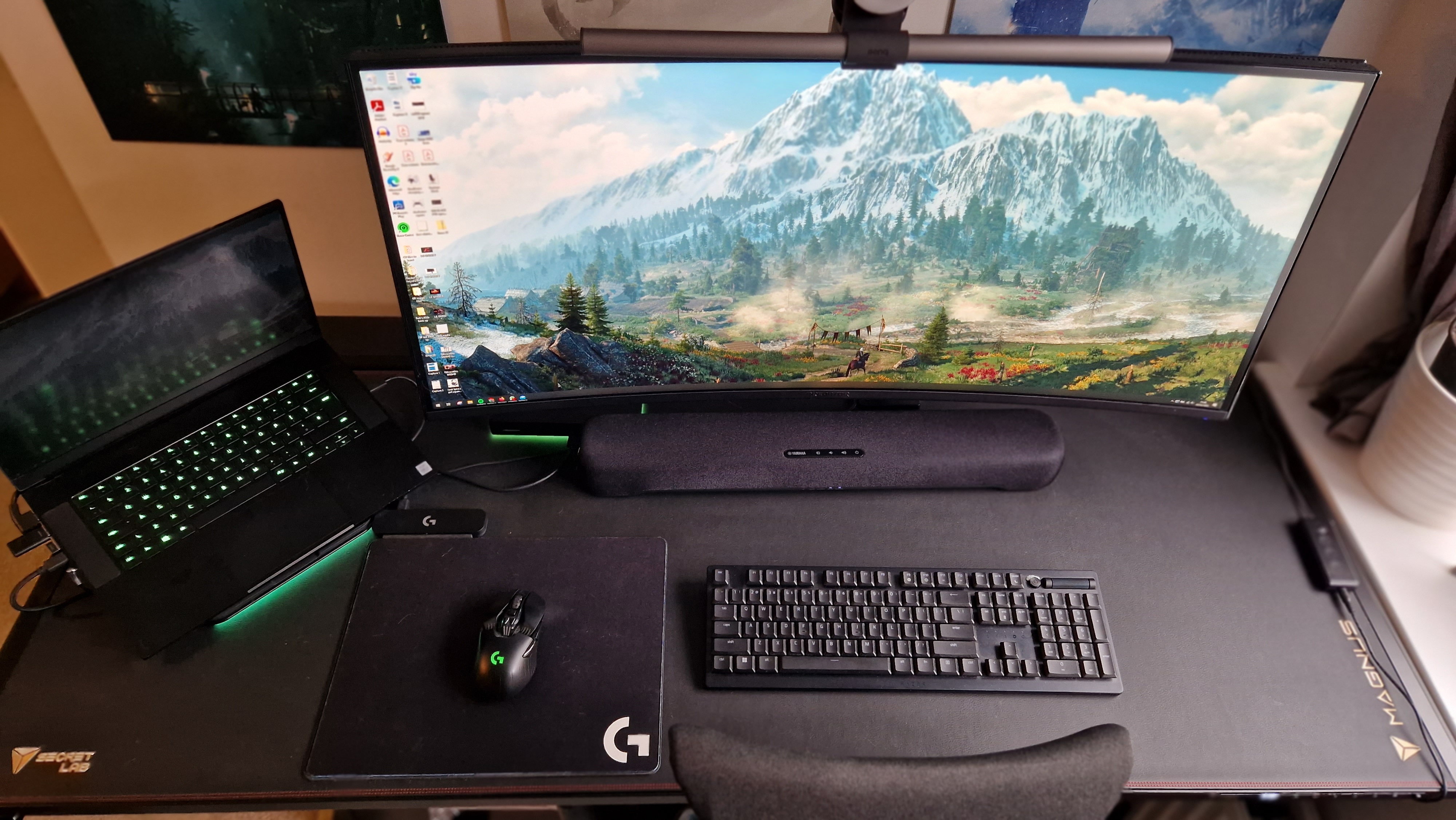 Secretlab Magnus Pro gaming desk