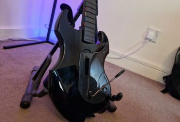 PDP Riffmaster hands-on image of the guitar's plastic body