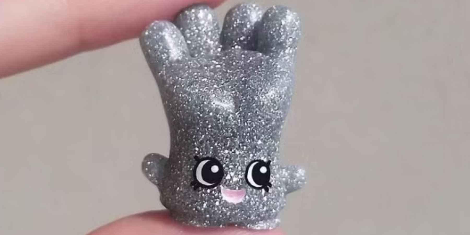 Image of the Rub-A-Glove Shopkins.