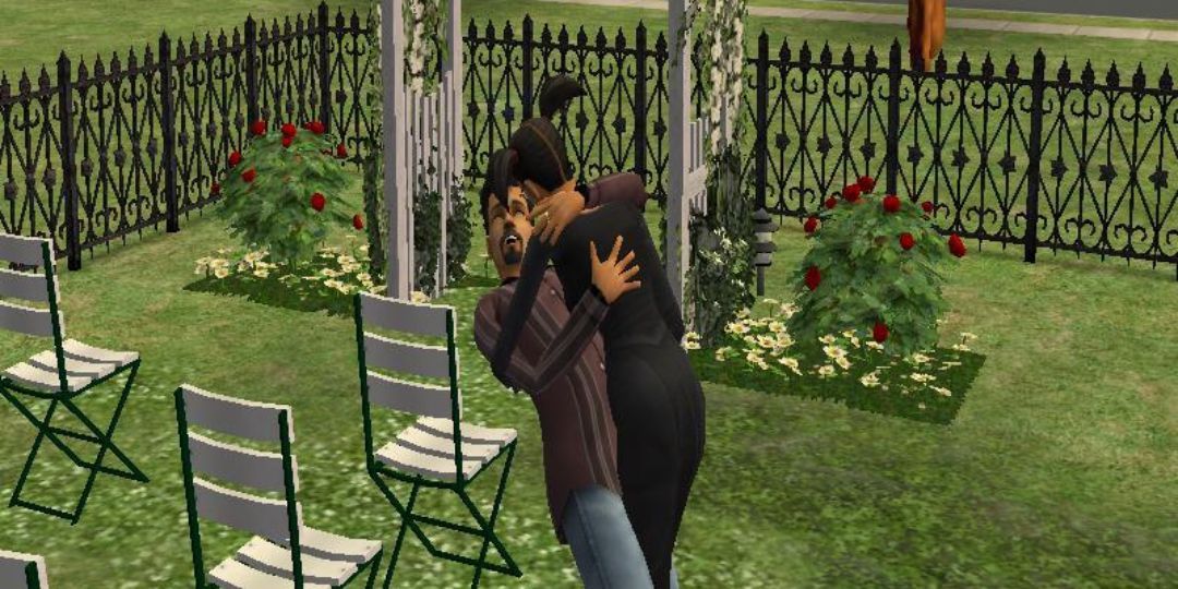 Cassandra Goth makes out with Don Lothario in the backyard in the Sims 2