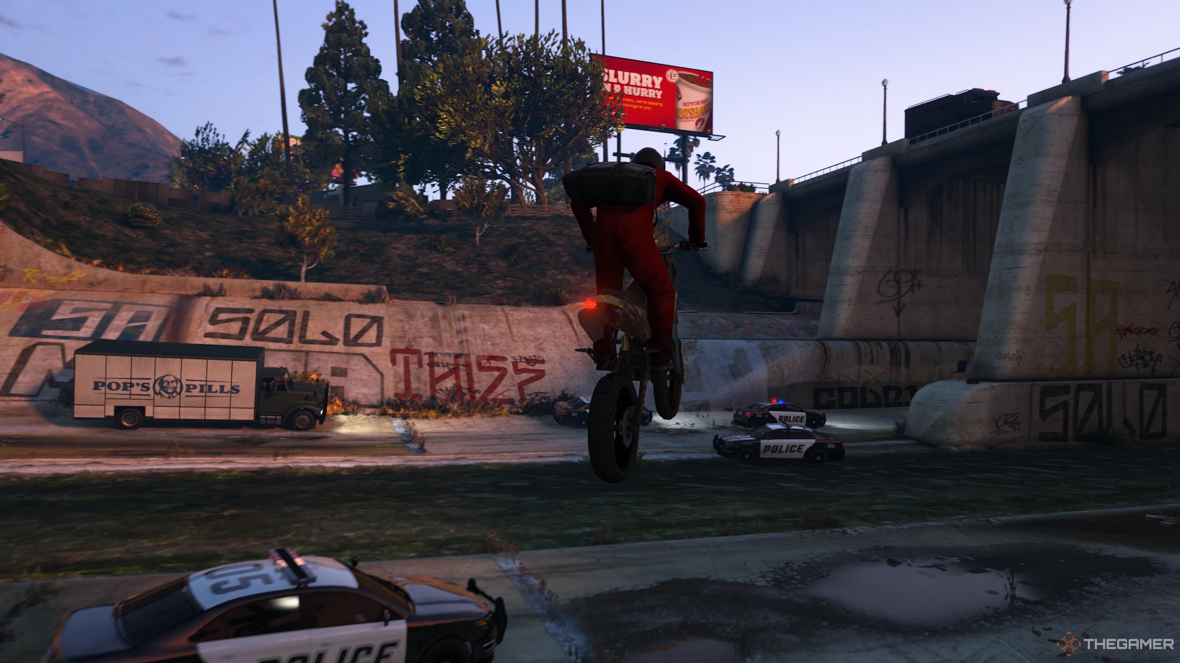 Bunch of cops chasing a bike in Grand Theft Auto 5.