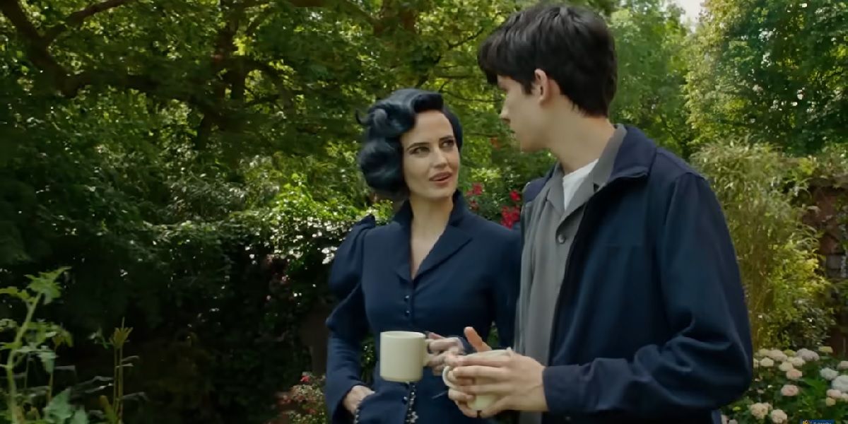 Eva Green and Asa Butterfield in Miss Peregrine's Home For Peculiar Children.