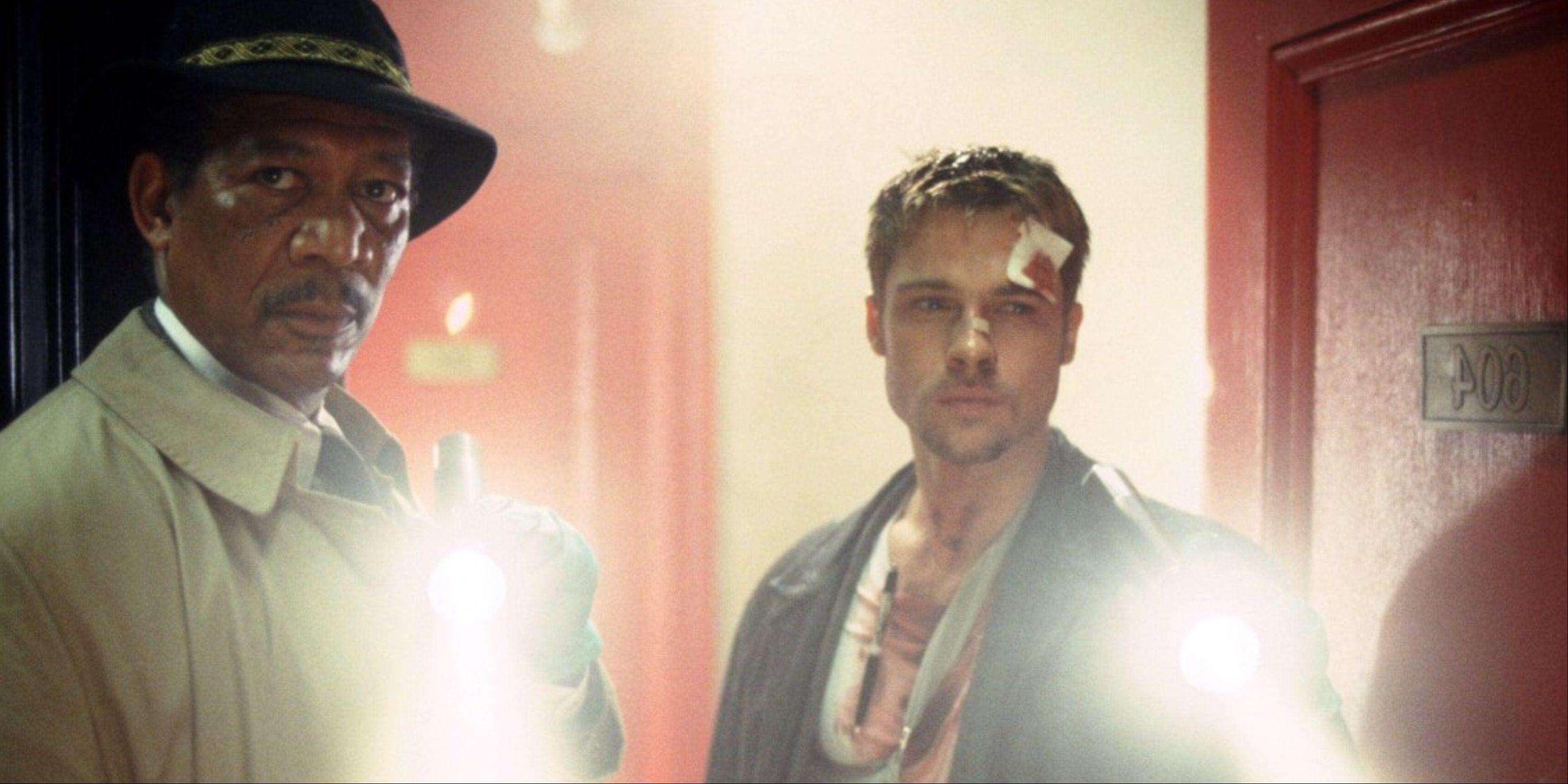 Morgan Freeman and Brad Pitt entering an apartment unit and shining their flashlights in Se7en.