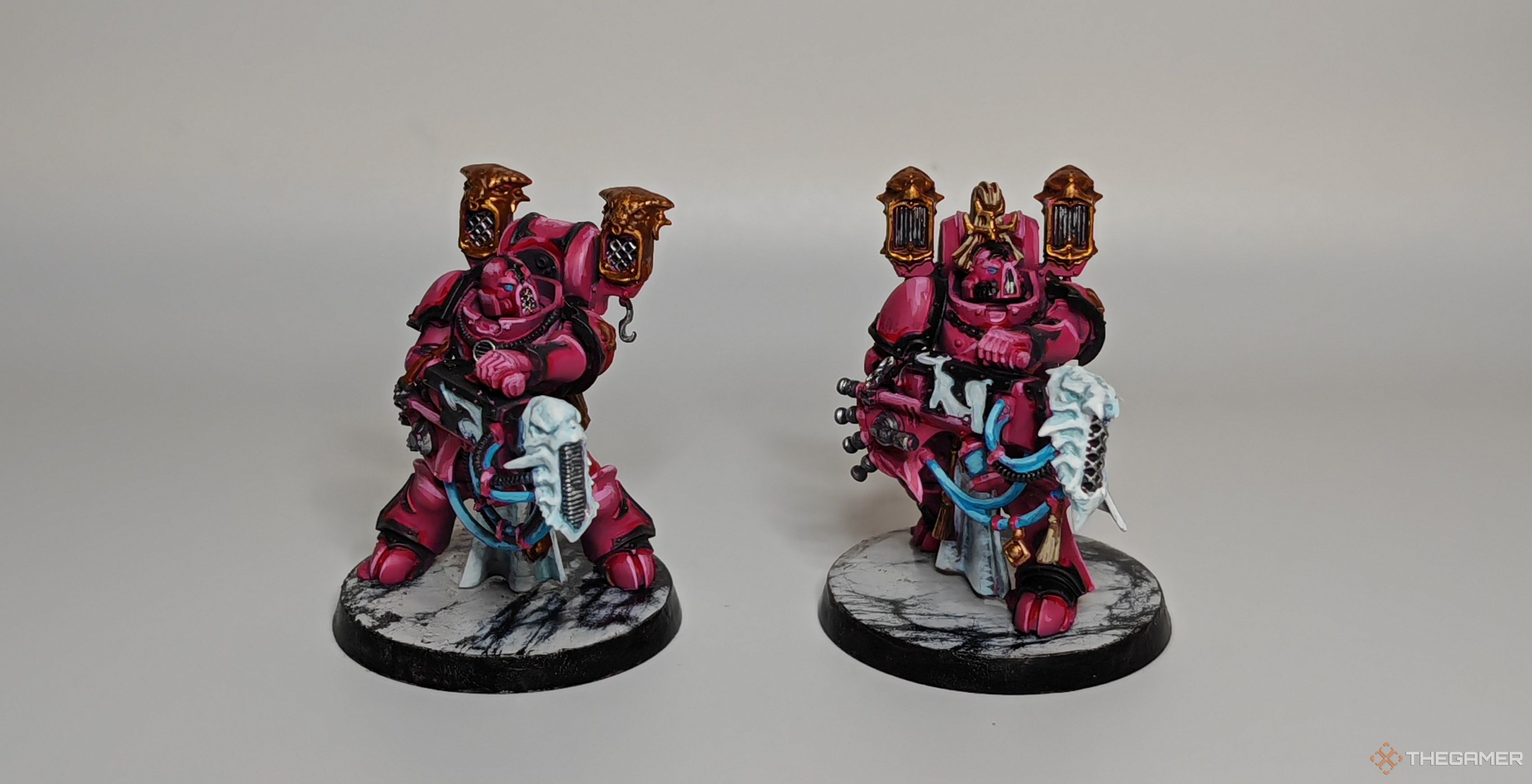 Warhammer 40K Emperor's Children two Noise Marines aiming their weapons