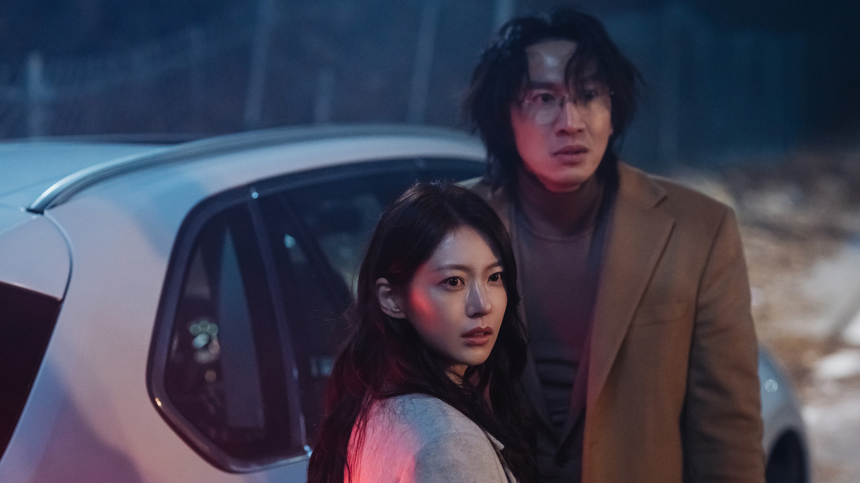 Gong Seung-Yeon as Lee Yu-jeong and Lee Kwang-Soo as Han Sang-hun in Karma