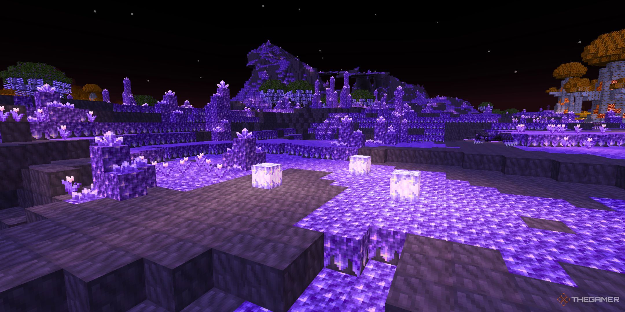 A player looking at amethyst with the Astral Dimension mod in Minecraft.