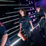 Apeks walking out on stage