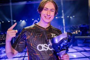 Chronicle smiling holding VCT Masters Tokyo 2023 trophy