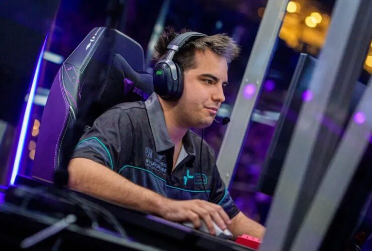 Parivision Dota 2 player at FISSURE Playground 2