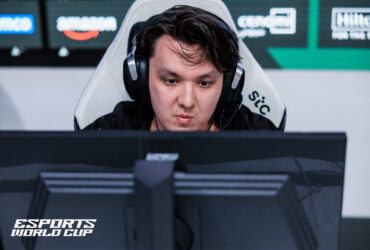 ta2000 playing dota 2 at Esports World Cup