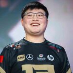Uzi smiling at League of Legends event while playing for RNG