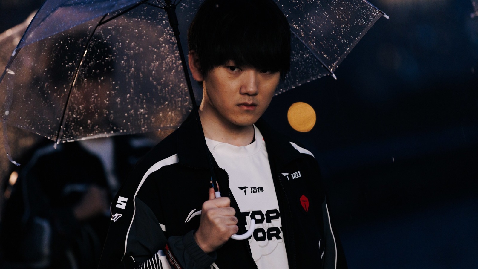 JackeyLove posing at League of Legends esports event