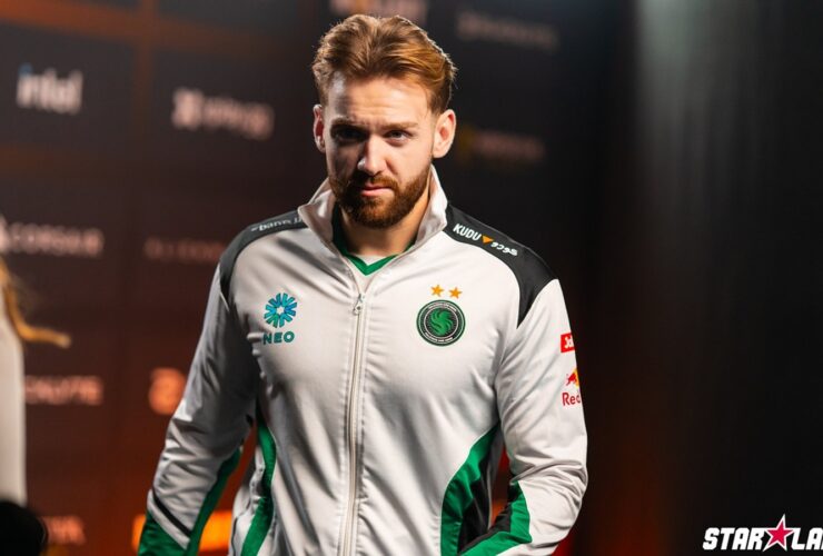 Team Falcons player Niko at CS event