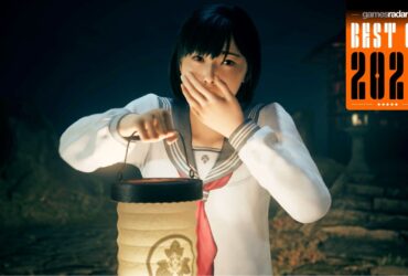 Silent Hill f screenshot of Hinako holding a lantern and holding her mouth to stifle a scream